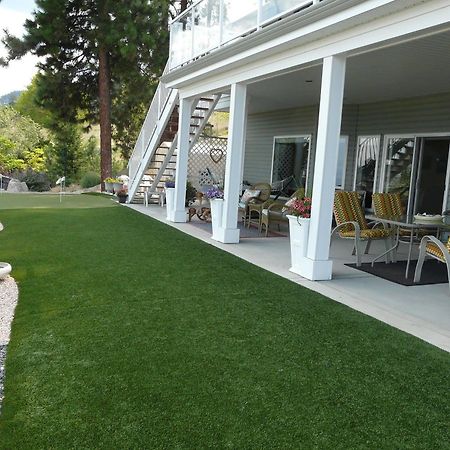 Heartstone B&B Peachland Bagian luar foto